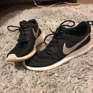 Nike Roshe Sneakers